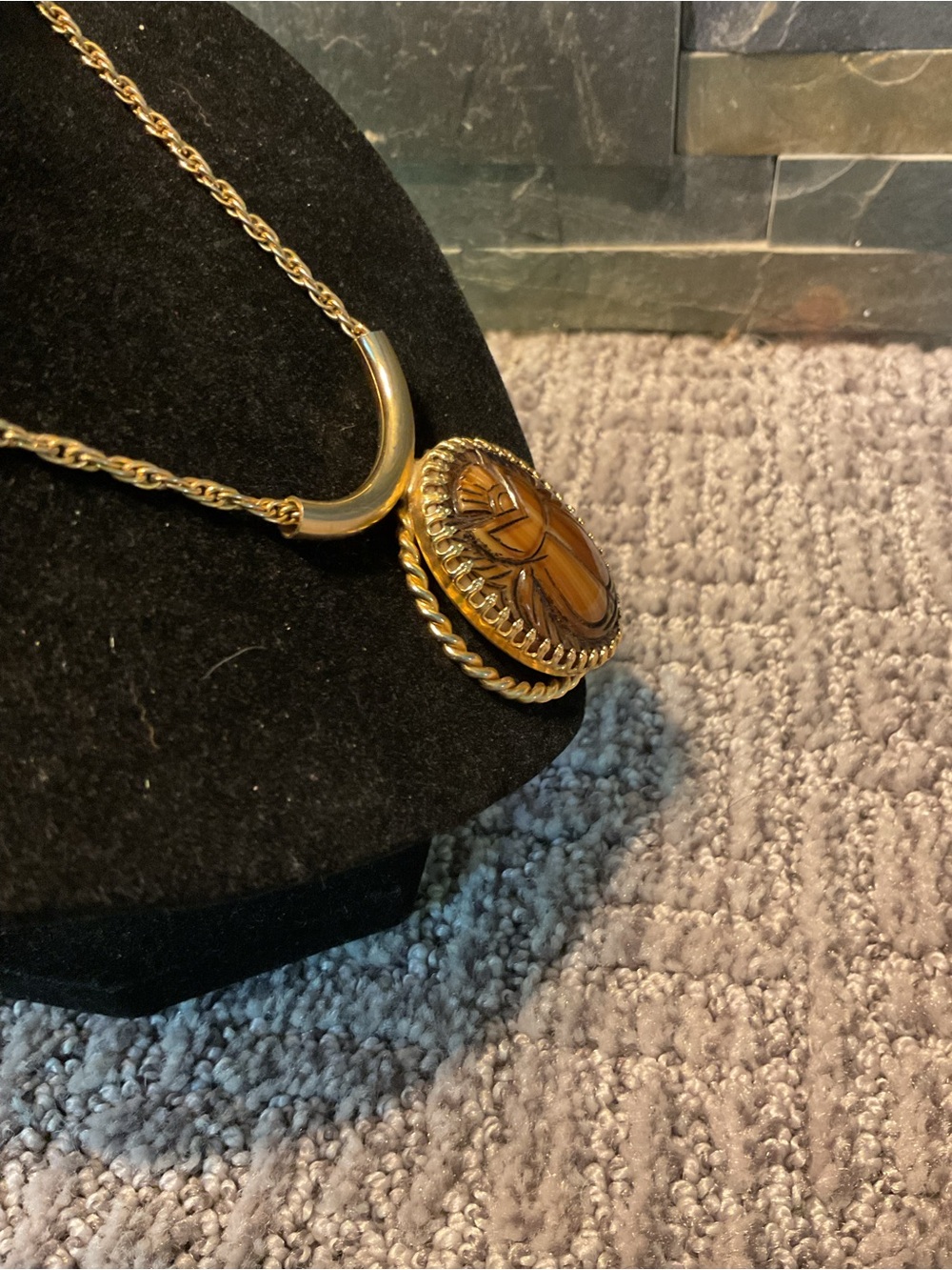 VTG JULIANA D&E Carved Scarab Beetle Pendant Necklace Book Piece - Picture 4 of 7